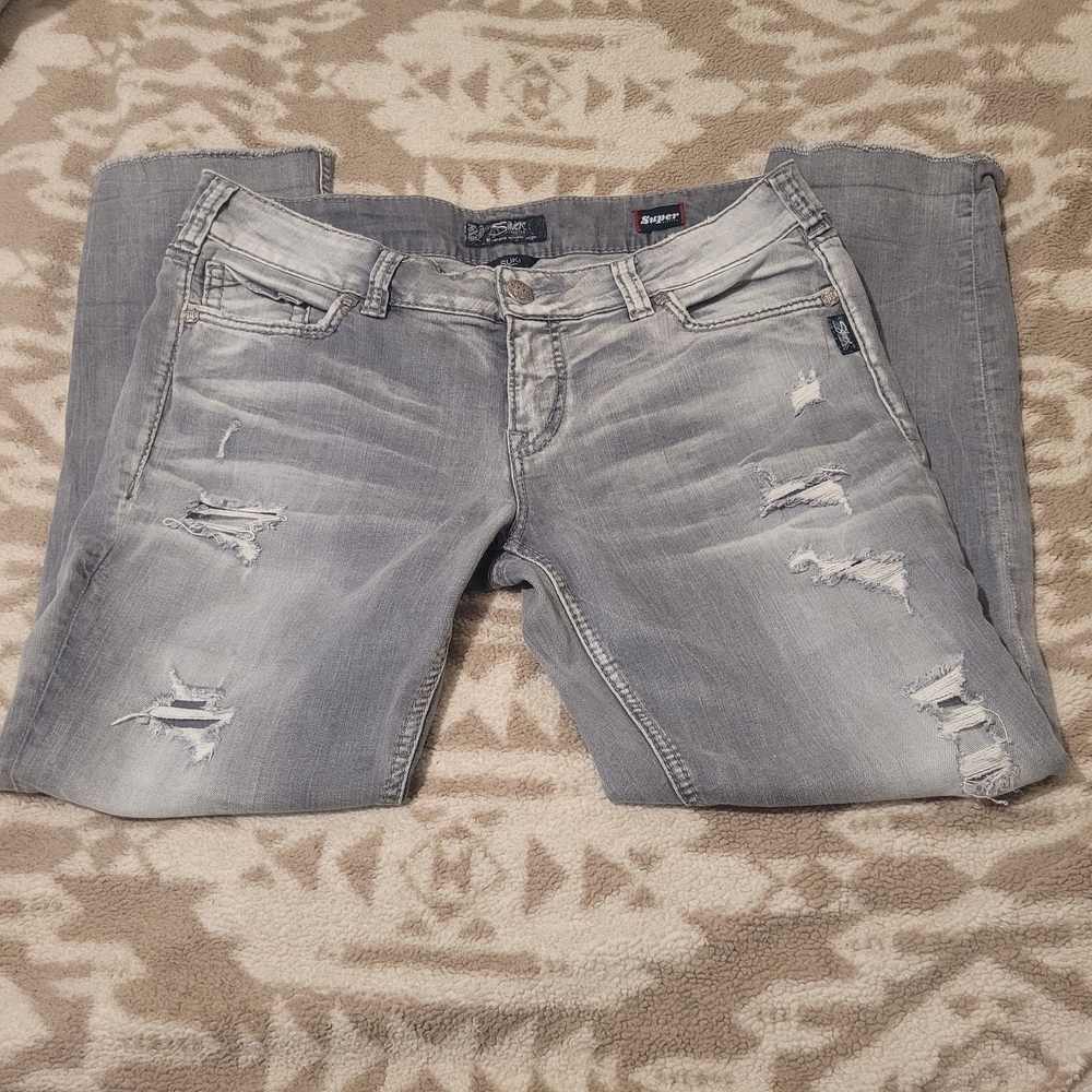 Silver Jeans Light Gray Distressed Mid Ankle Slim. W33 / L26